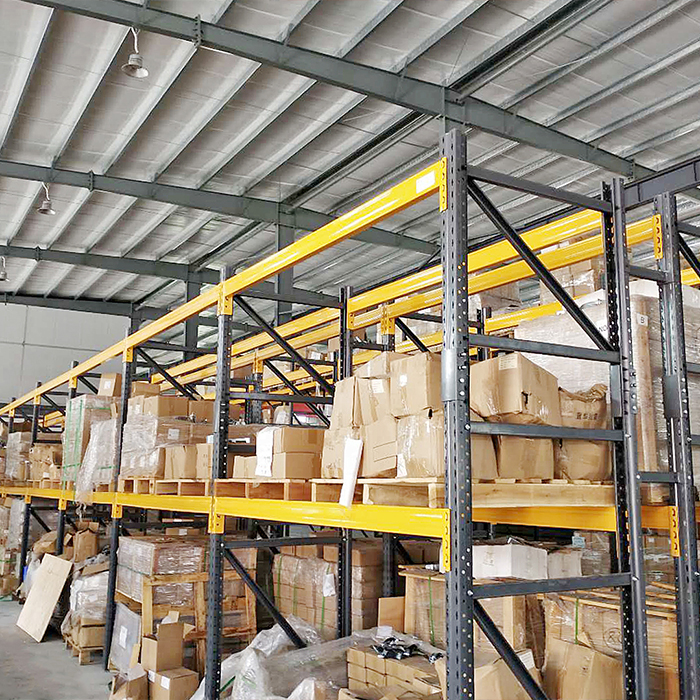 Why are pallets used in warehouse shelves?