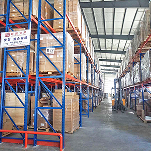 What are the conveniences of pallet racks in storage?