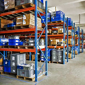 What are the factors affecting the delivery time of customized heavy-duty shelves in China?