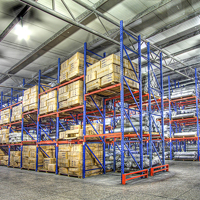 What safety issues need to be paid attention to when using storage shelves?